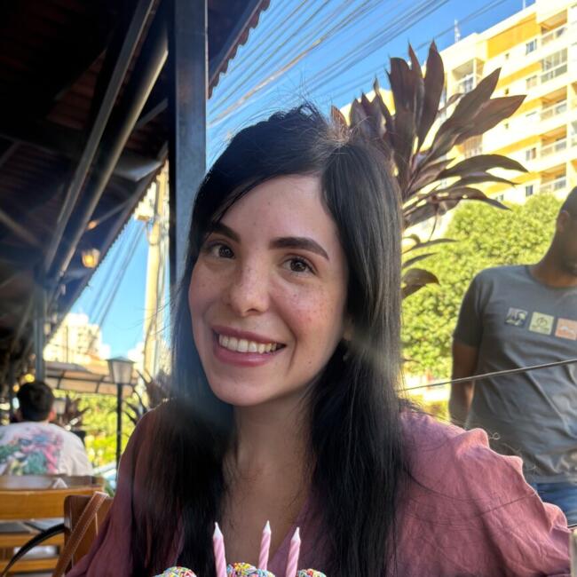 Emprego de babá em Brasília: Isaura