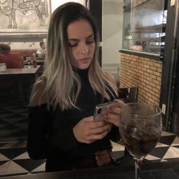 Emprego de babá em Brasília: emprego de babá Larissa