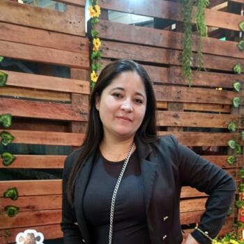 Babysitter in Maracás: Rose