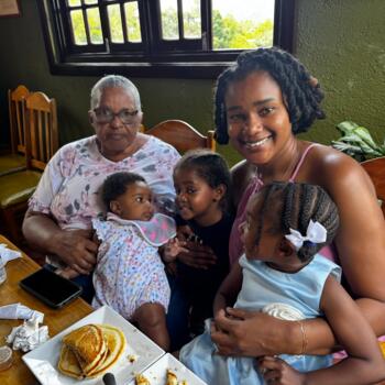 Parent Kingston: Khelley