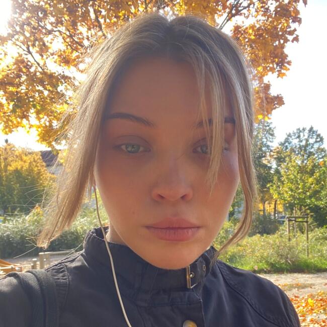 Babysitter in Berlin: Anya