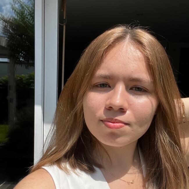 Babysitter in Brest: Louann