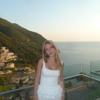 Babysitter in Messery: Elodie