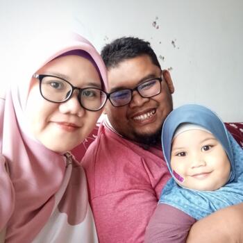 Kerja pengasuh di Semenyih: kerja pengasuh Noor Raihan