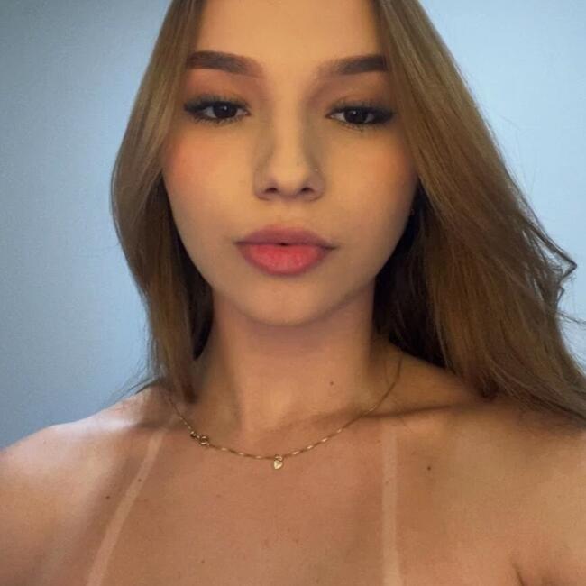 Babysitter in Lethbridge: Maria Clara