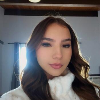 Baby-sitter in Lethbridge: Maria Clara