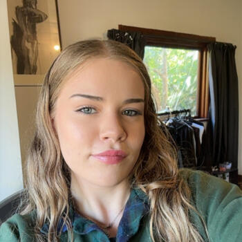 Babysitter in Dunedin: Amelia