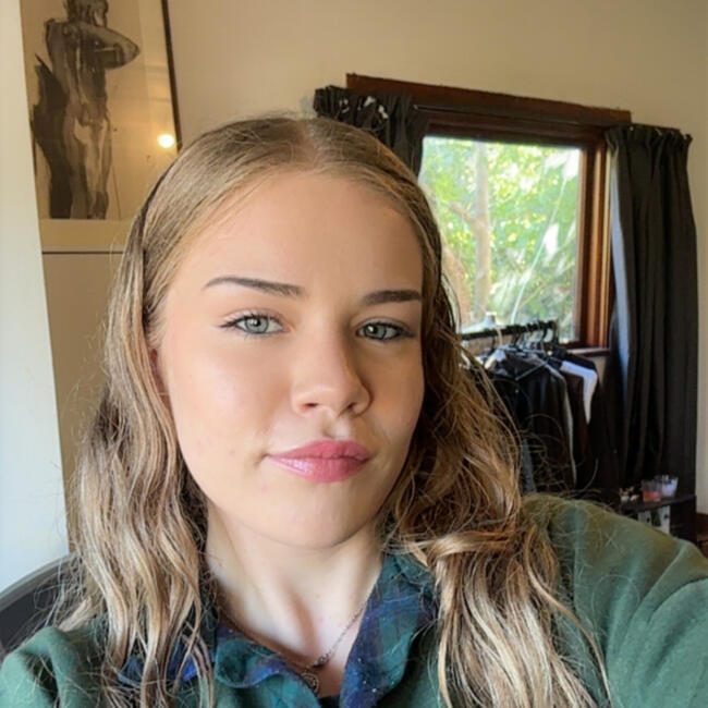 Babysitter in Dunedin: Amelia