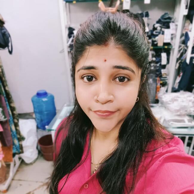 बम्बई में आया: Bhagyashree