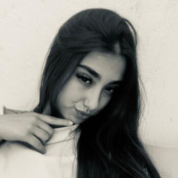 Ama Cheleiros: Lara
