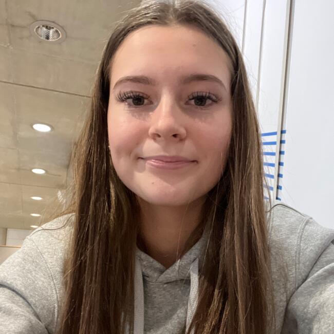 Babysitter in London: Lara