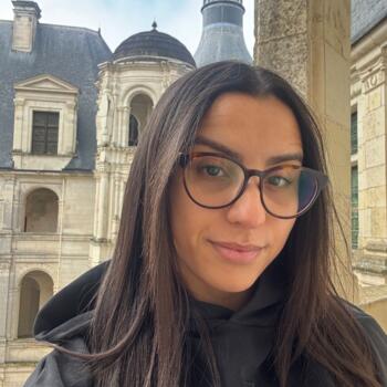 Babysitter in Paris: Aya