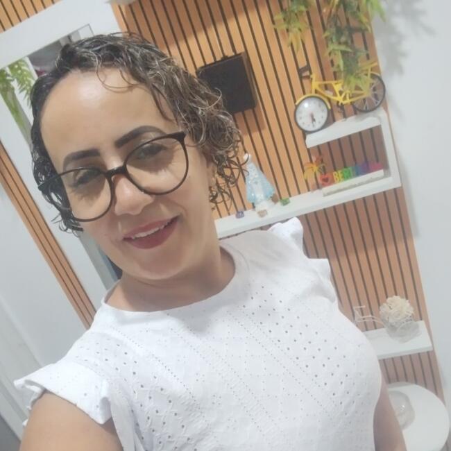 Babysitter in São Vicente: Lurdes
