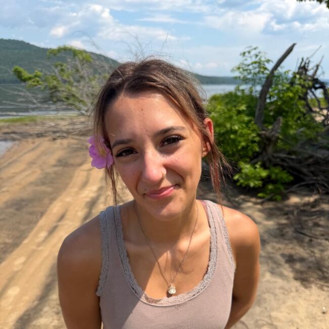Baby-sitter in Deep River: Elizabeth