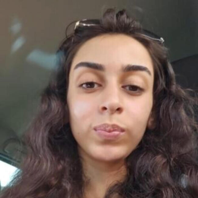 Babysitter in Rueil-Malmaison: Dina