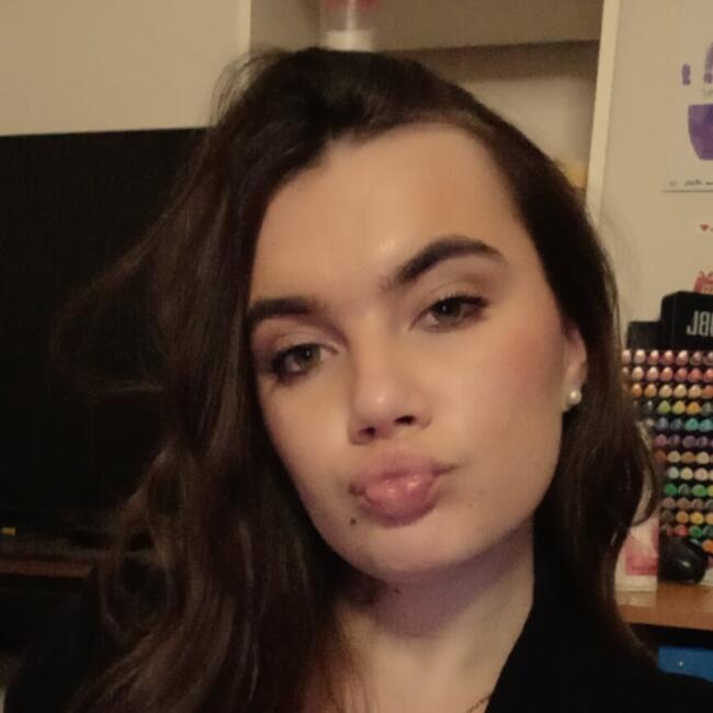 Babysitter in Ouzouer-sur-Trézée: Lana