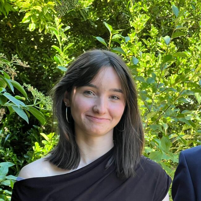 Babysitter in Darlington: Rose