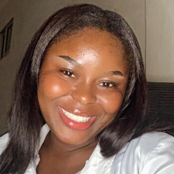 Babysitter em Almada: Lukenia