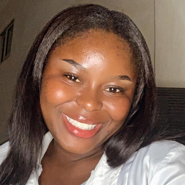 Babysitter em Almada: Lukenia