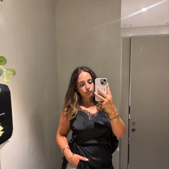 Babysitter in Almada: Carolina