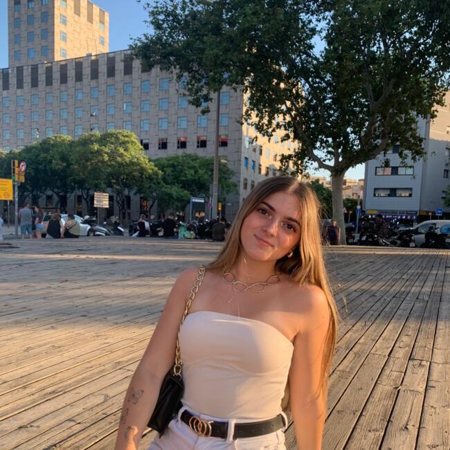 Babysitter in Viladecans: Luna