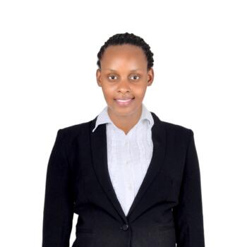 جليسة أطفال في دبي: Bridget