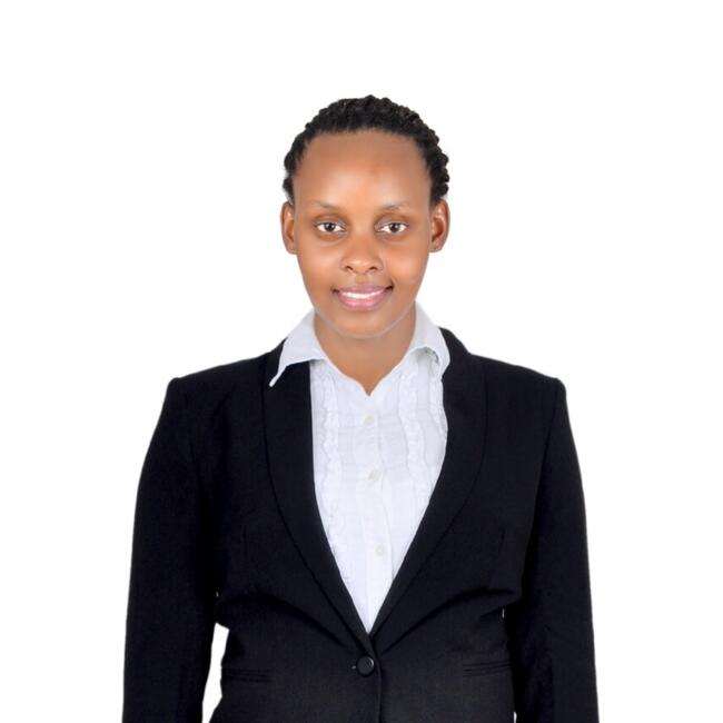 جليسة أطفال في دبي: Bridget