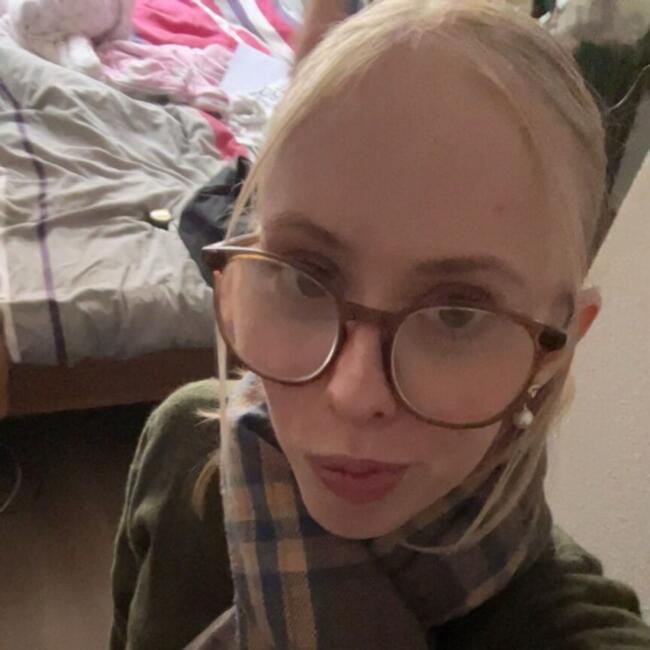 Babysitter in Tours: Laura