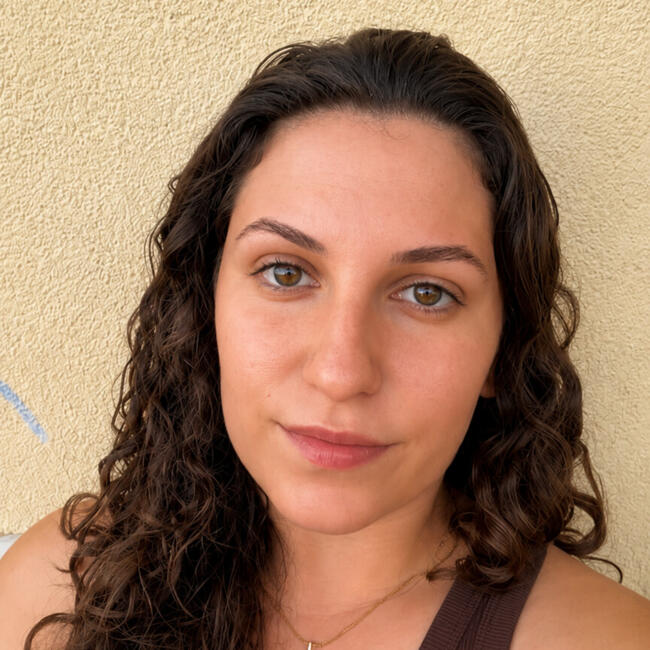 Babysitting job in Cheleiros: Luana