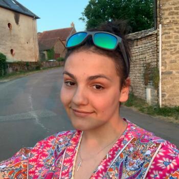 Babysitter in Chazilly: Juliane