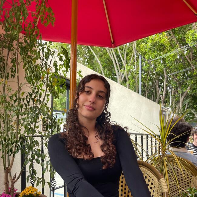 Babysitter in Los Angeles: Sheera