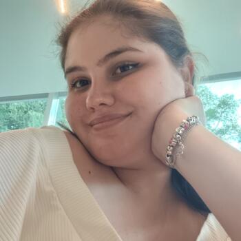 Babysitter in Araucária: Laura