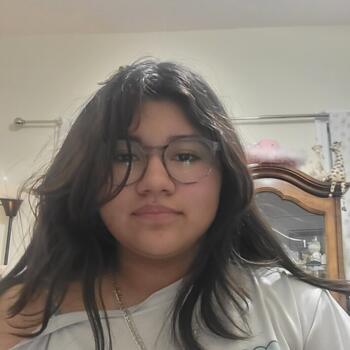 Babysitter in Libertyville: Yossy