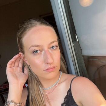 Babysitter in Godewaersvelde: Lisa