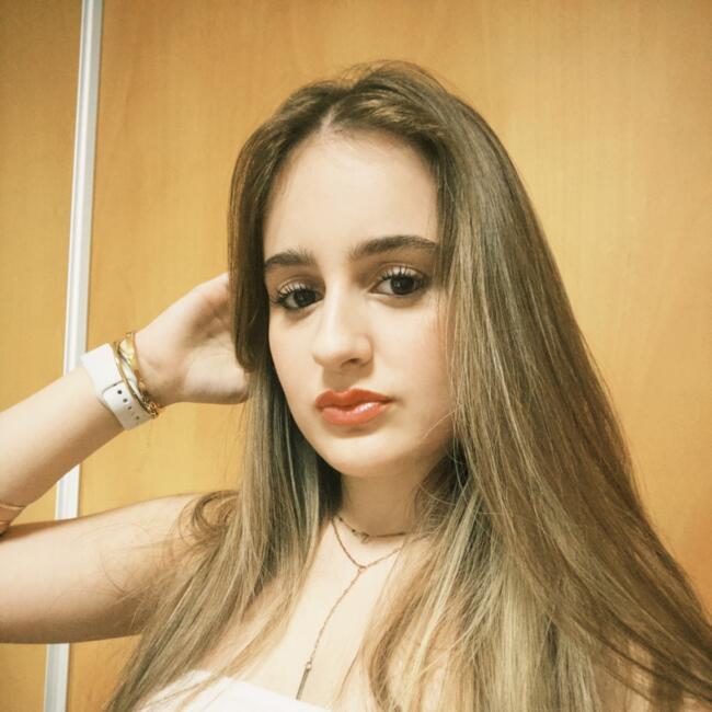 Babysitter in Braga: Adriana