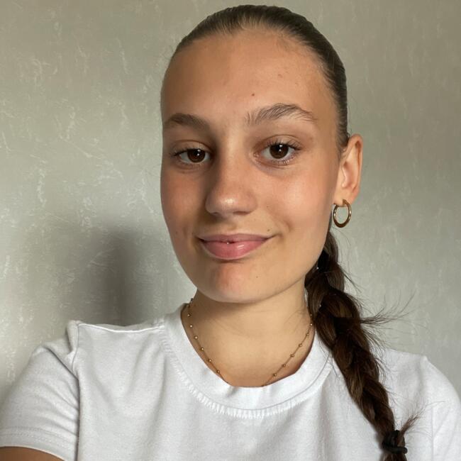 Babysitter in Saint-Didier-sous-Écouves: Carla