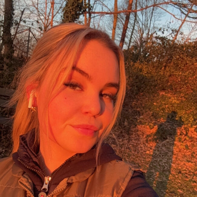 Babysitter in Oirsbeek: Shania