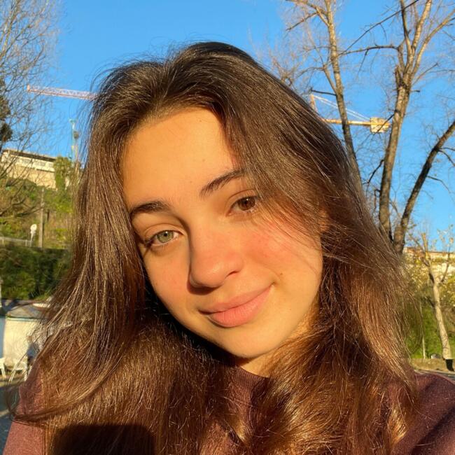 Babysitter in Vila Nova de Gaia: Gabriela