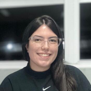 Babysitter Cotia: Mayara