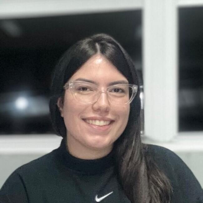 Babysitter in Cotia: Mayara