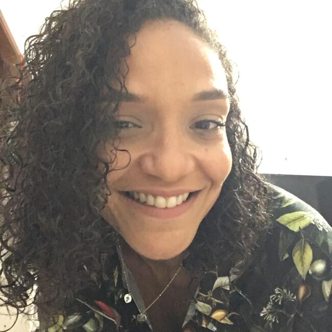 Trabalho de babysitting em Almada: Laís