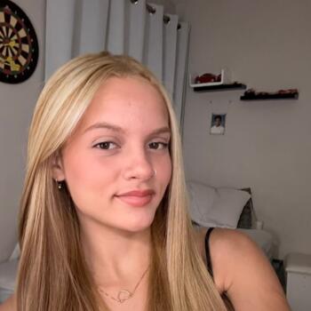 Babysitter in Deerfield Beach: Yasmin