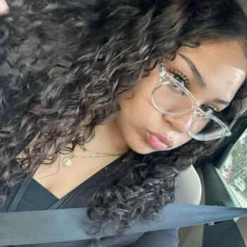 Babysitter in Chicago: Mae