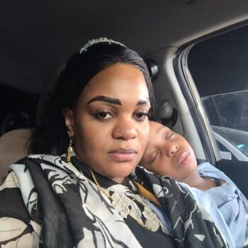 جليسة أطفال الرياض: Elizabeth