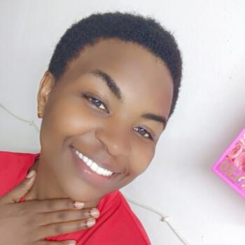 Babysitter in Dubai: UWIMANA