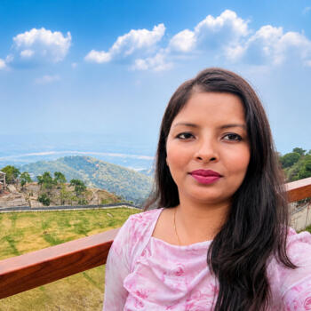 Babysitting job in Noida: babysitting job Juhi