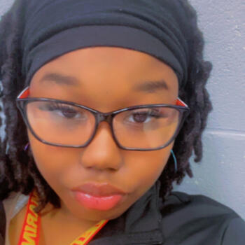 Babysitter in Theodore: Tay