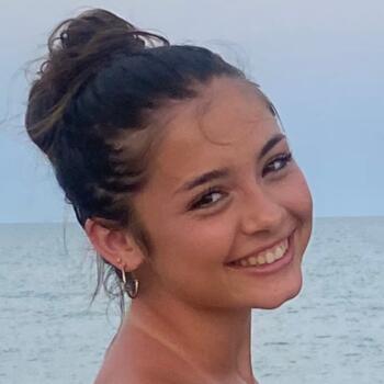 Babysitter Vaux-en-Beaujolais: Lilou