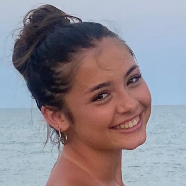 Babysitter in Vaux-en-Beaujolais: Lilou