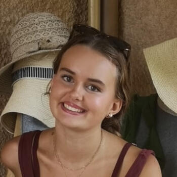 Babysitter in Narbonne: Lola